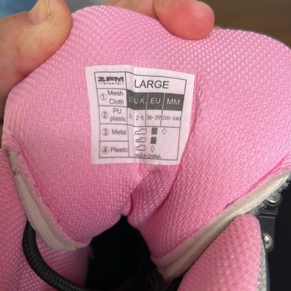 New Adjustable Pink Roller Blades Girls Size L Sizes 3-6 White Black Light Up - Picture 10 of 13